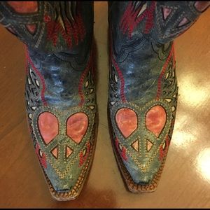 Corral women’s distressed black boots 6.5 preowned